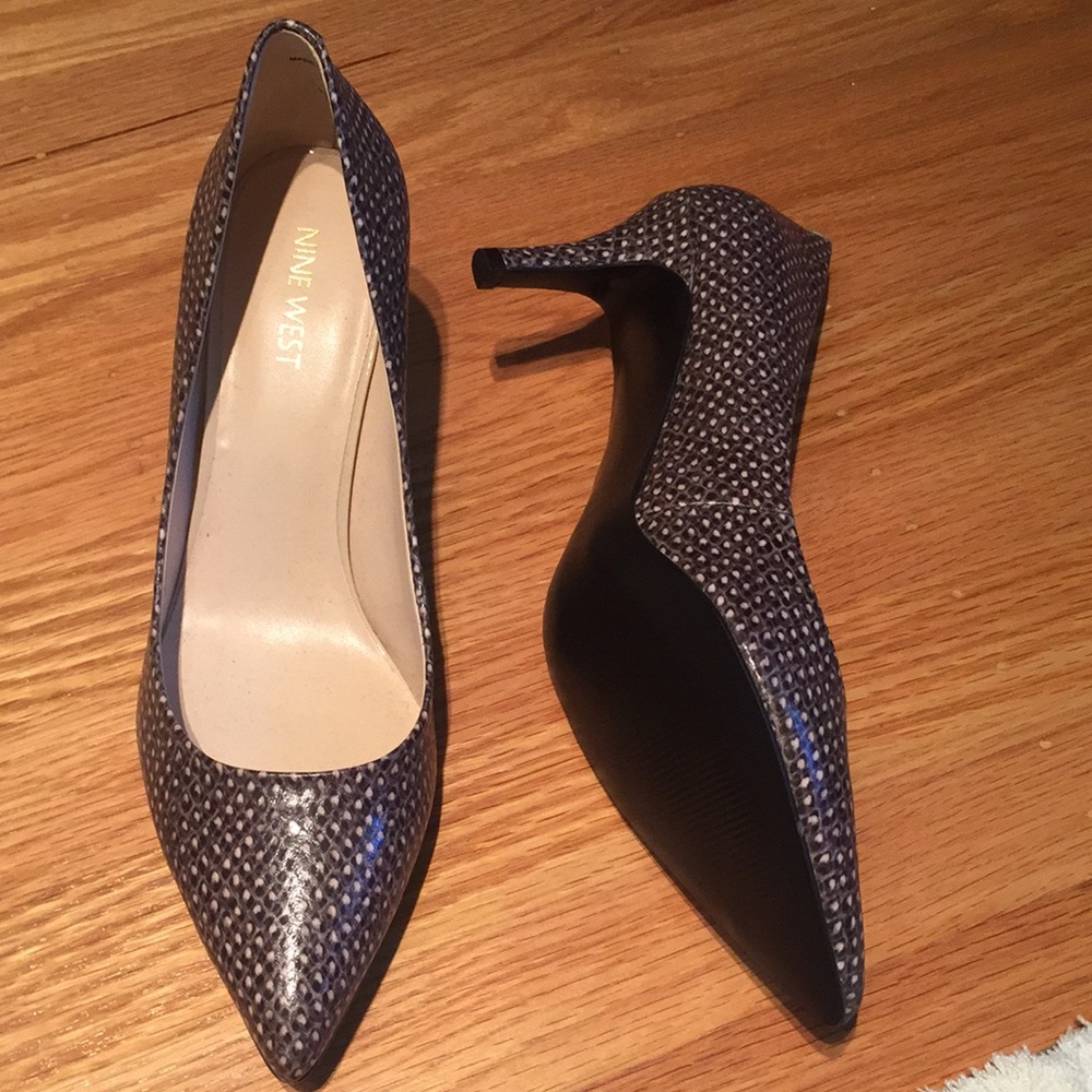 Nine West snake skin pattern pumps size 8